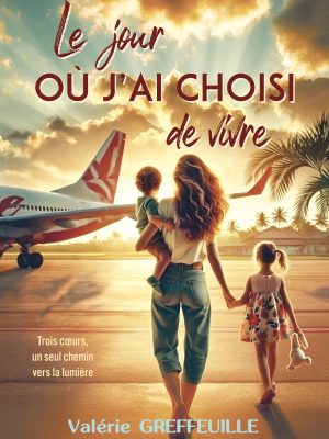 Une femme de dos porte un petit garçon sur sa hanche gauche et tient la main d'une petite fille, ils avancent sur le tarmac d'un aéroport aux Antilles vers un avion.